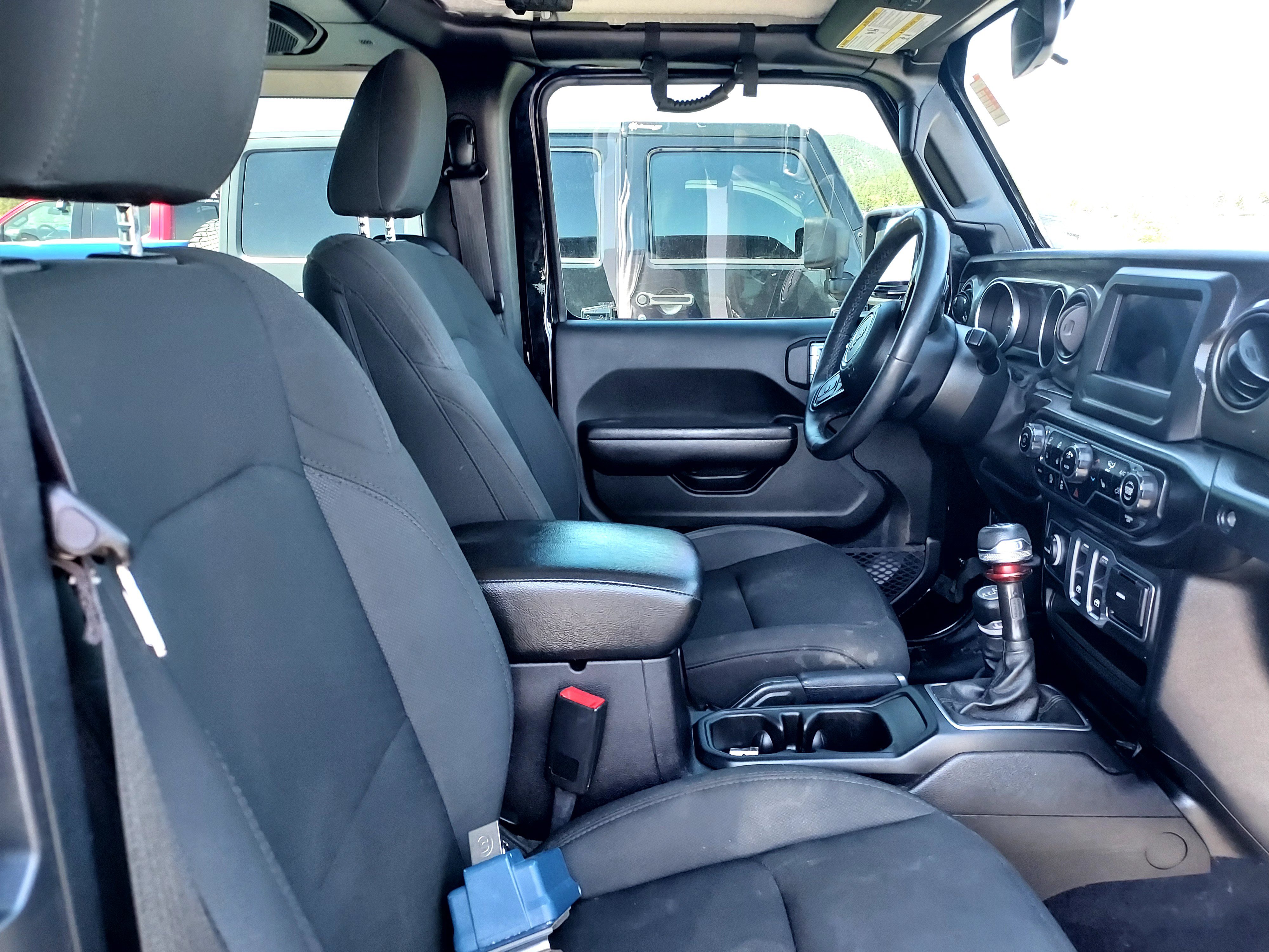 Used 2018 Black Clearcoat Jeep Sport S image 15