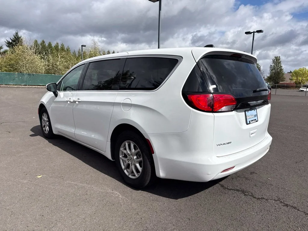Used 2023 Bright White Clearcoat Chrysler LX image 5