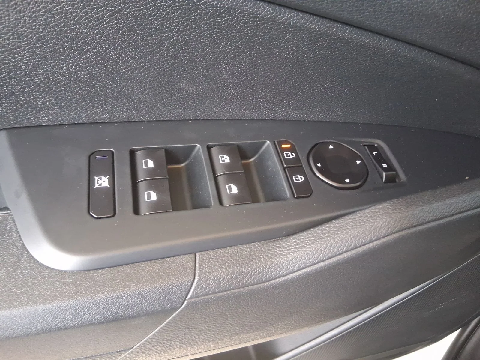 New 2026 White Kia LX image 19