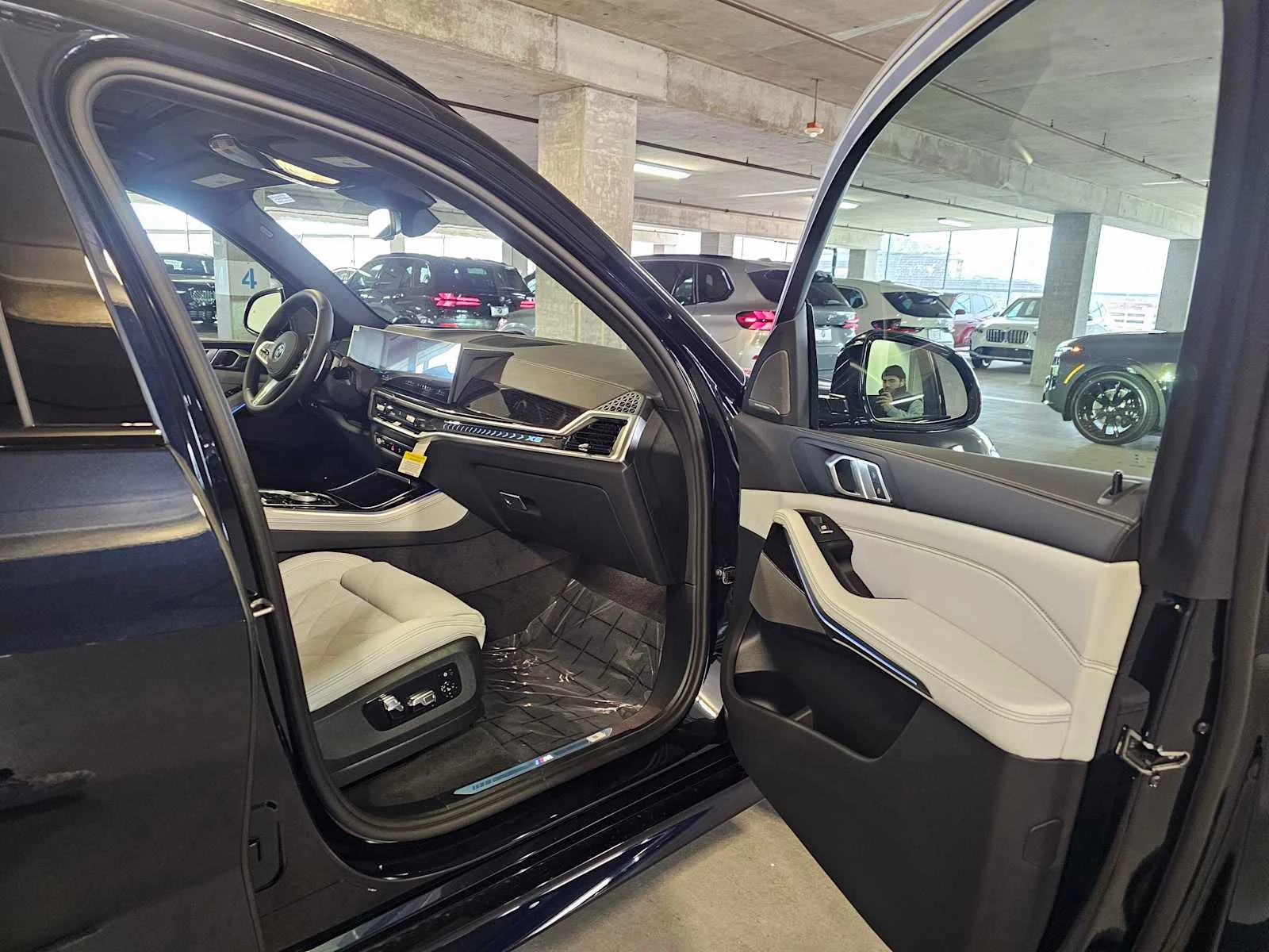 New 2026 Carbon Black Metallic BMW xDrive50e image 39