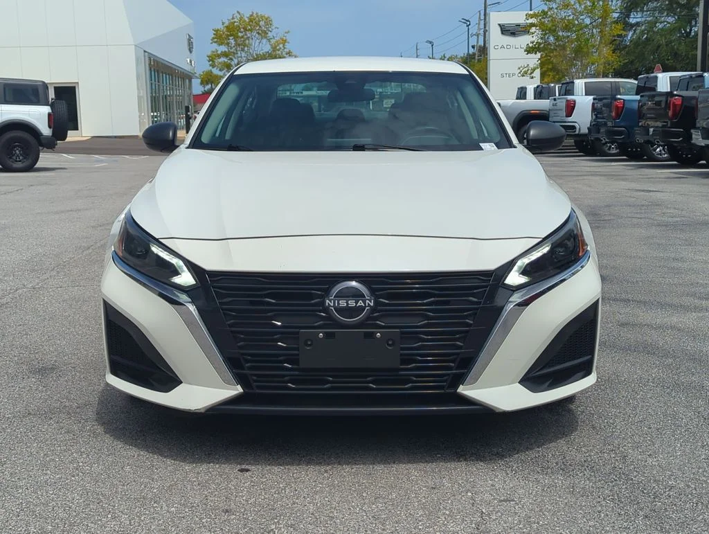 Used 2024 White Nissan 2.5 SV image 9