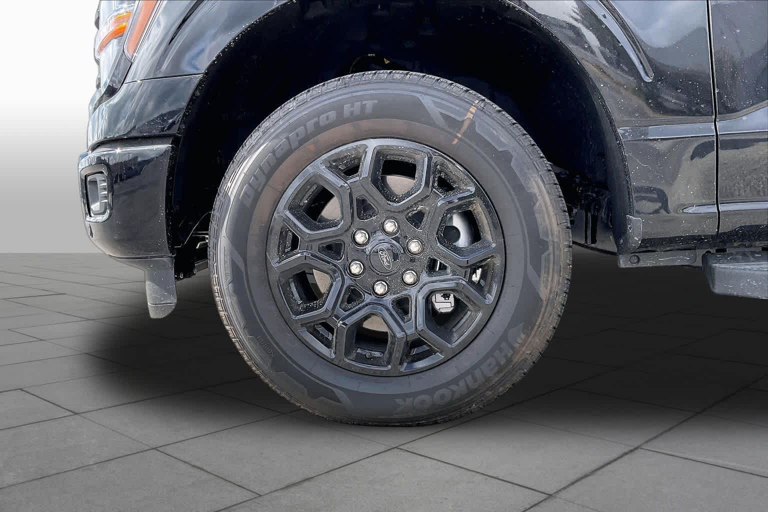New 2026 Agate Black Metallic Ford XLT image 8