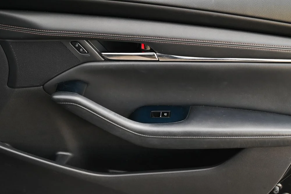 Used 2019 Black Mazda Select image 6