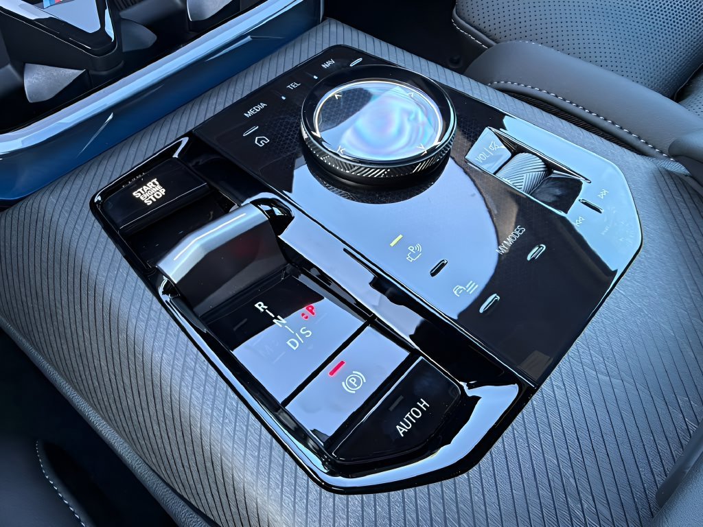 New 2026 Arctic Race Blue metallic BMW 30 xDrive image 19