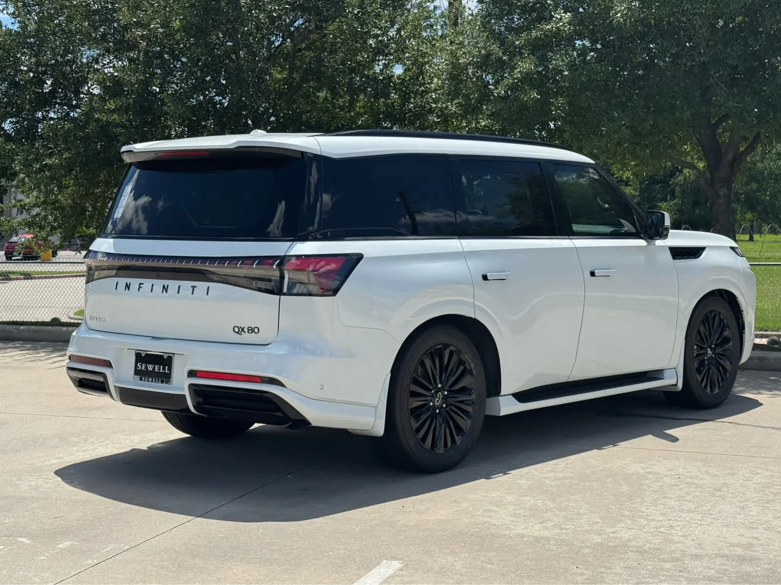 New 2026 RADIANT WHITE INFINITI Luxe 2WD image 3