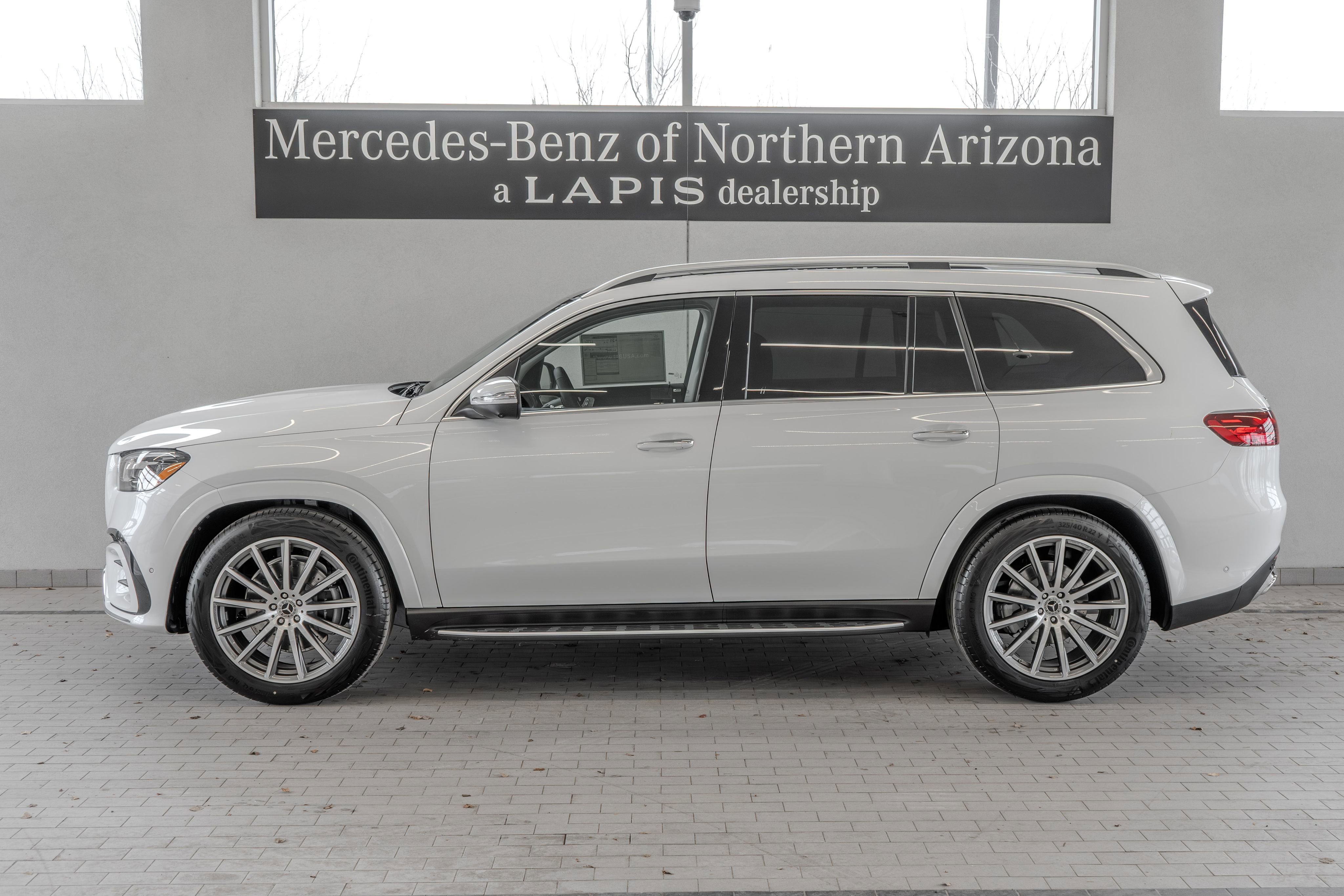New 2026 MANUFAKTUR Moonlight White Metallic Mercedes-Benz GLS 450 image 38
