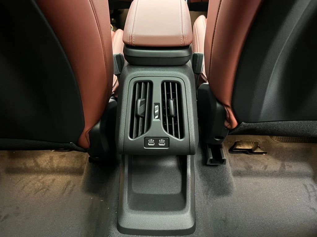 Used 2026 Black Sapphire Metallic BMW xDrive28i image 9