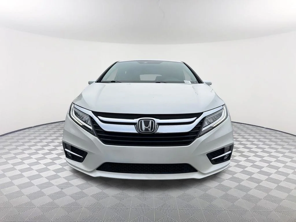 Used 2019  Honda Touring image 2