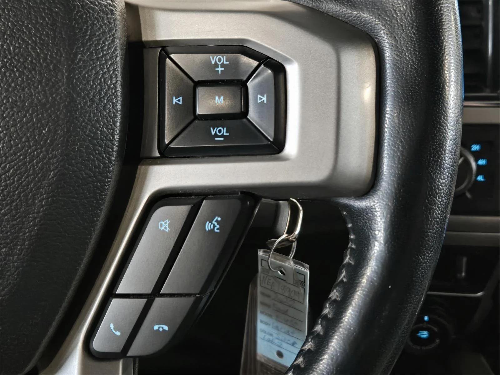 Used 2022 Iconic Silver/Carbonized Gray Ford Lariat image 17