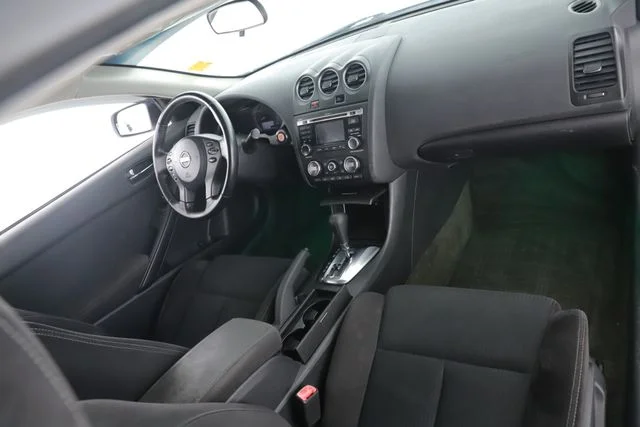 Used 2011 Silver Nissan 2.5 S image 28