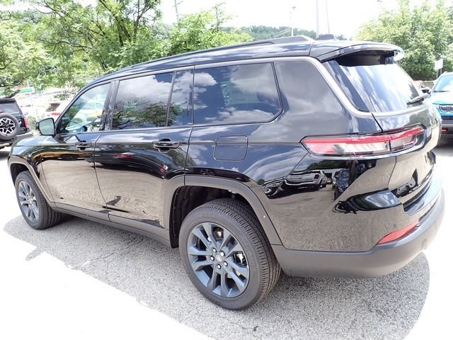 New 2026 Diamond Black Crystal Pearl-Coat Exterior Paint Jeep Limited image 3