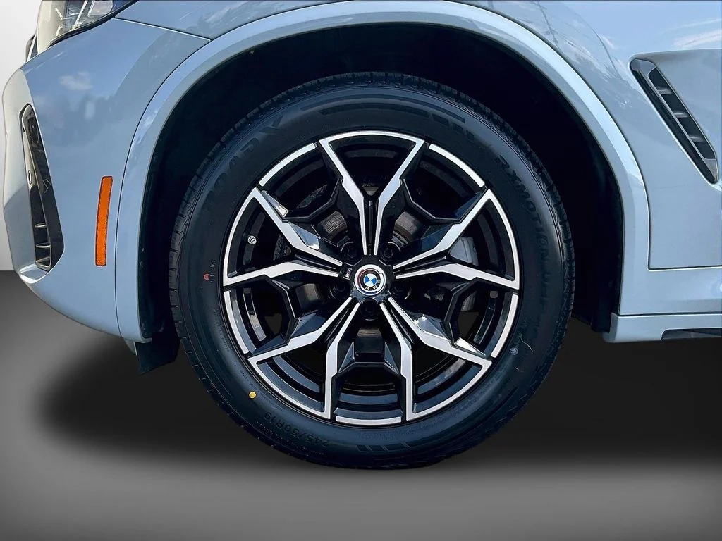Used 2024 Gray BMW xDrive30i image 36