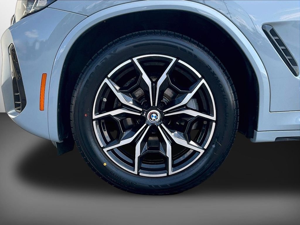 Used 2024 Gray BMW xDrive30i image 36