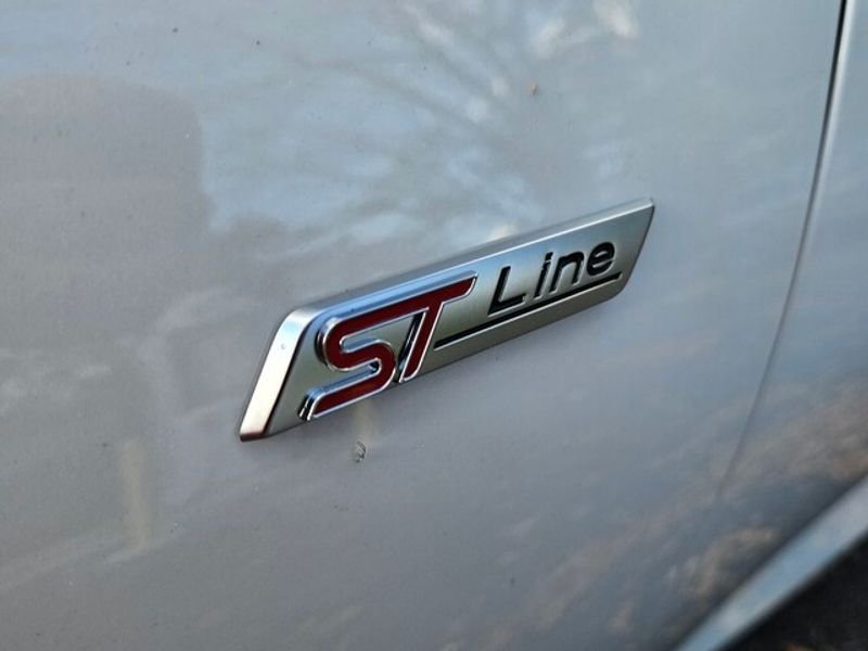 New 2026 Star White Metallic Tri-coat Ford ST-Line image 20