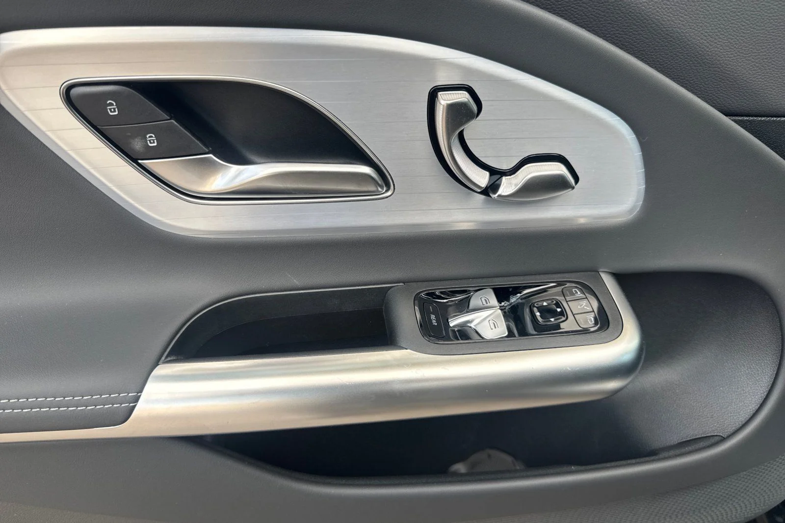 New 2027 MANUFAKTUR Alpine Grey Mercedes-Benz CLA 220 image 8