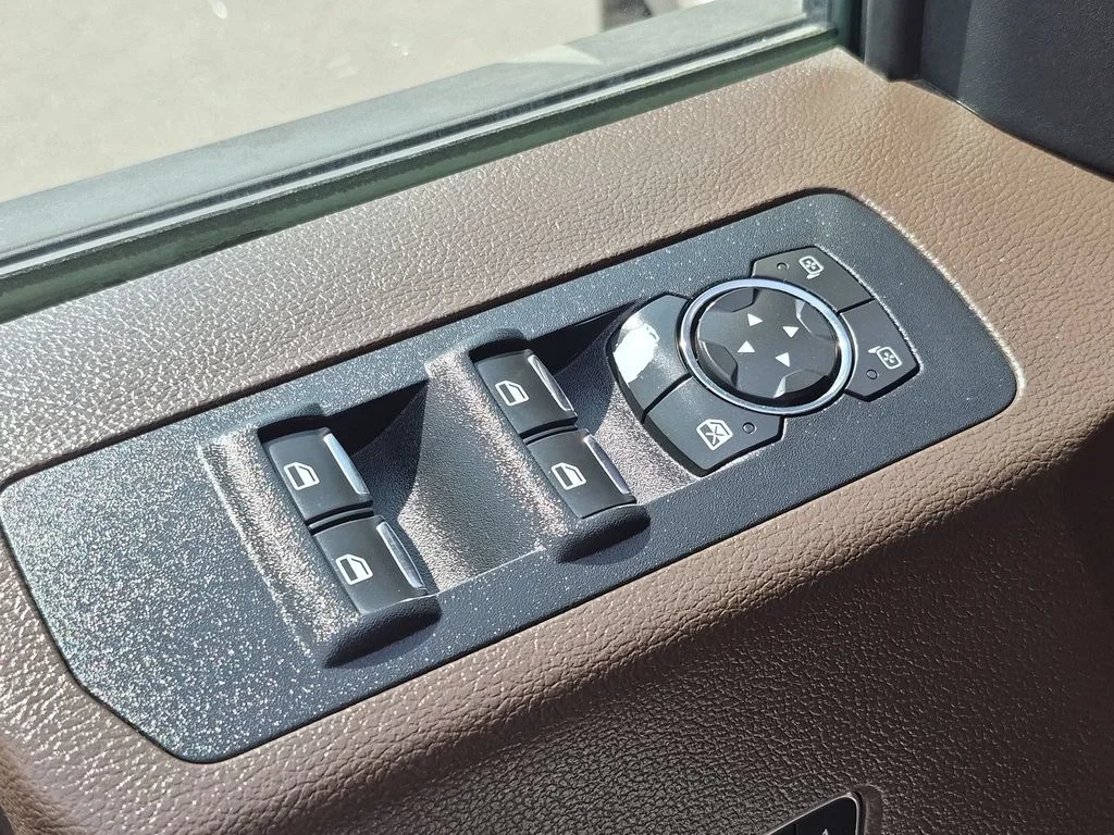 Used 2016  Ford King Ranch image 14