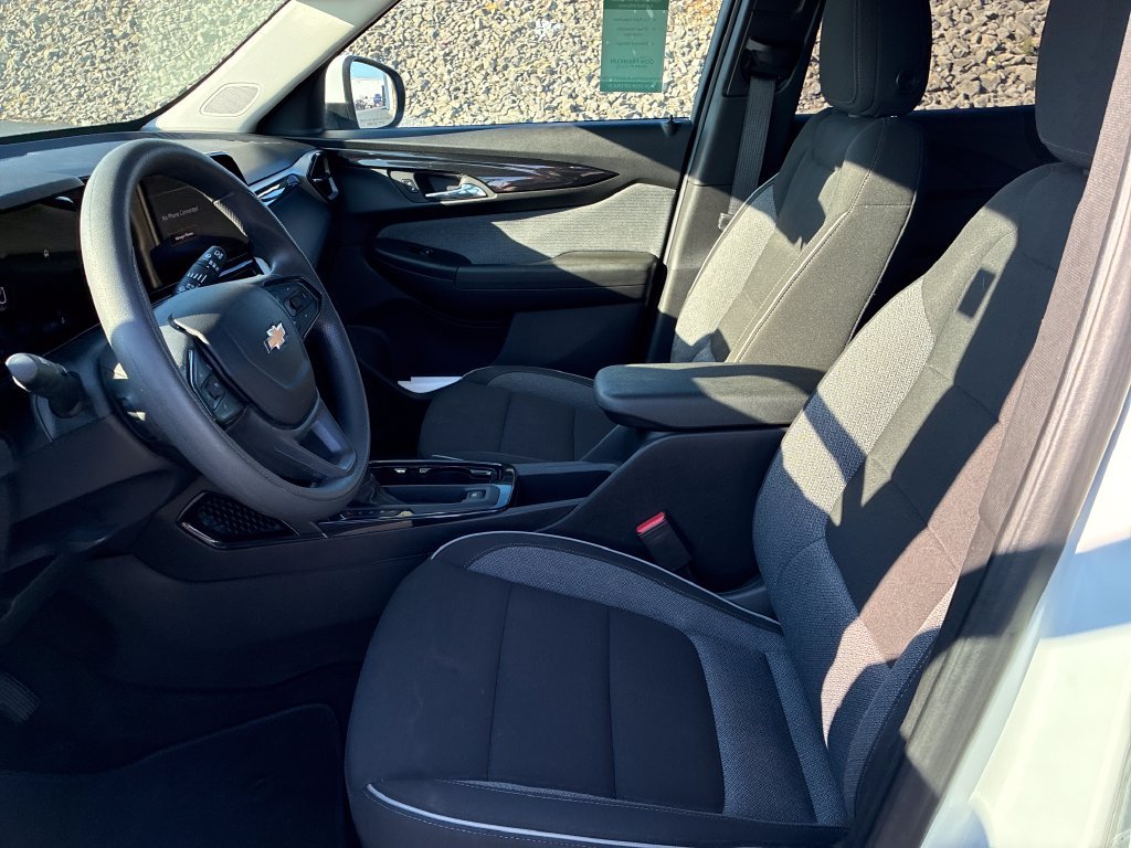 Used 2025 White Chevrolet LT image 10