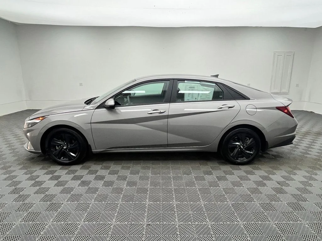 Used 2023 Silver Hyundai SEL image 12