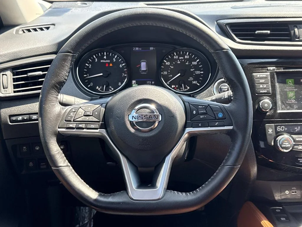 Used 2018 Black Nissan SL image 12