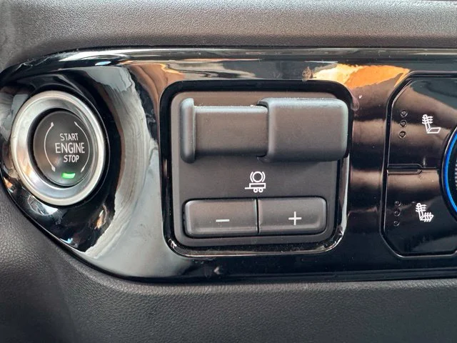 Used 2023 White Chevrolet LT image 27