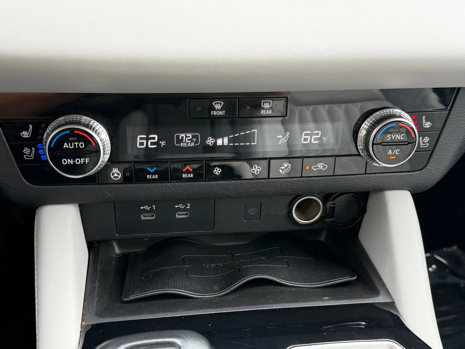 Used 2025 Black Mitsubishi SEL image 25