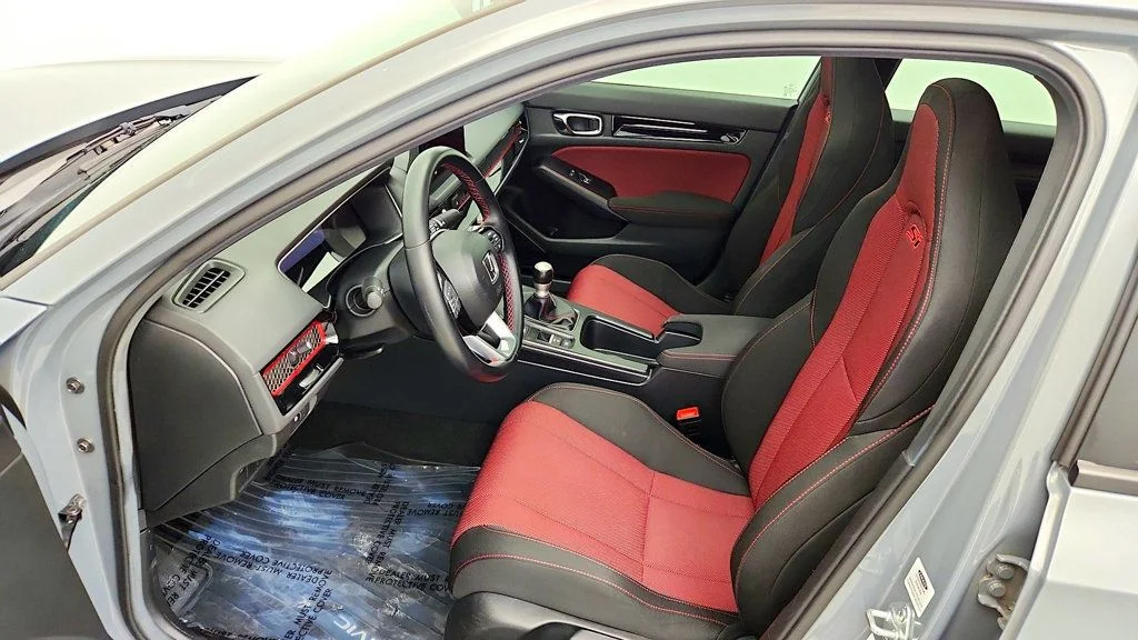 Used 2025 Urban Gray Pearl Honda Manual image 13