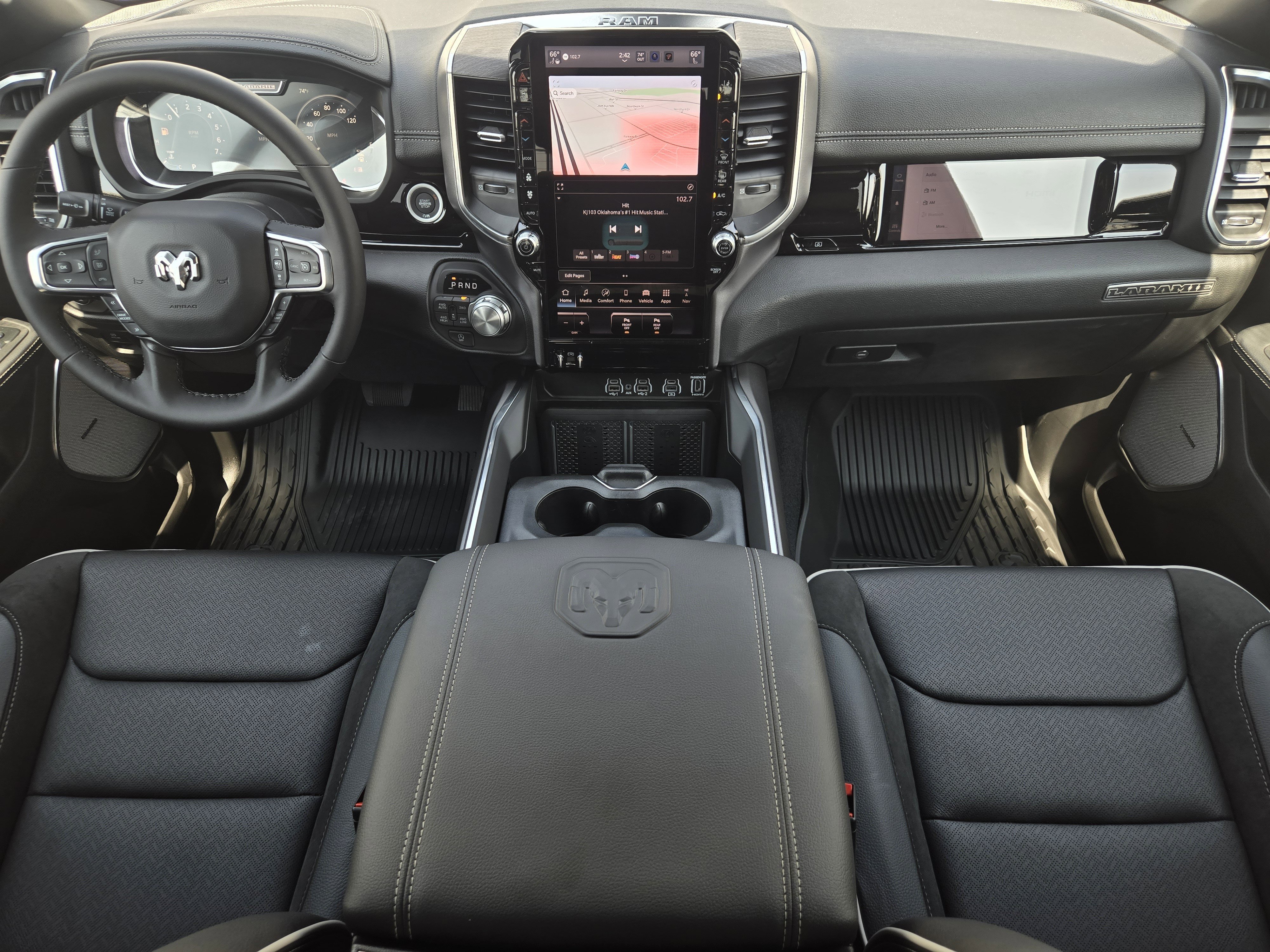 New 2026 Diamond Black Crystal Pearl-Coat Exterior Paint RAM Laramie image 20