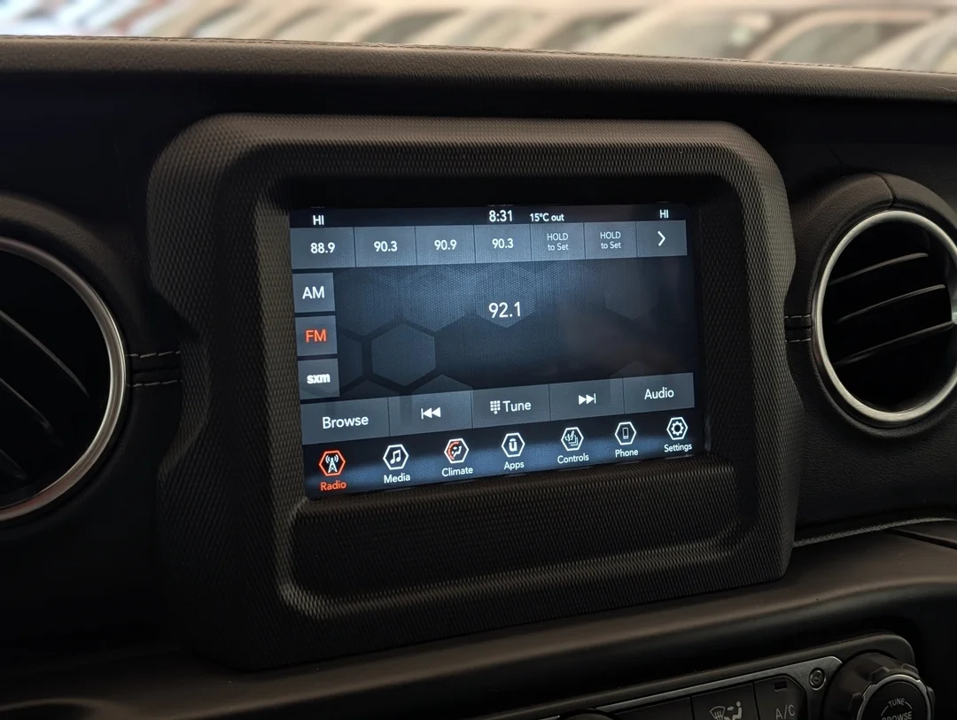 Used 2020 punk n metallic Jeep Sahara - - 4x4 - Leather Seats - Freedom Top - Remote Start & More! image 21