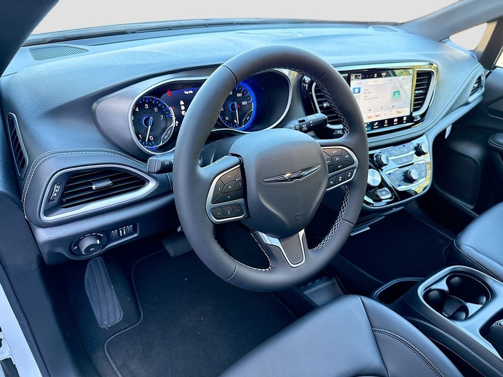 2026 Chrysler Pacifica Select - Photo 15