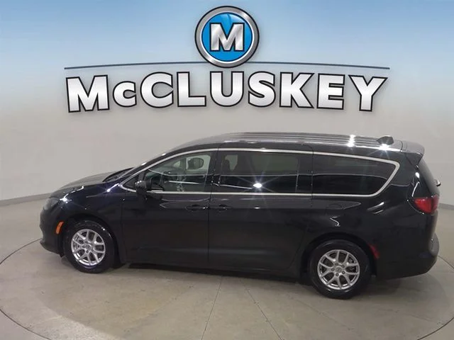 Used 2023 Black Chrysler LX image 10