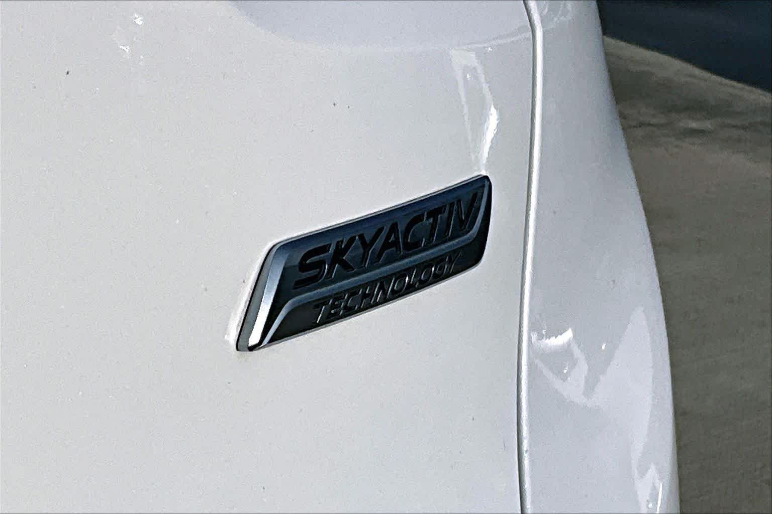 Used 2017 Crystal White Pearl Mica Mazda Grand Touring image 26