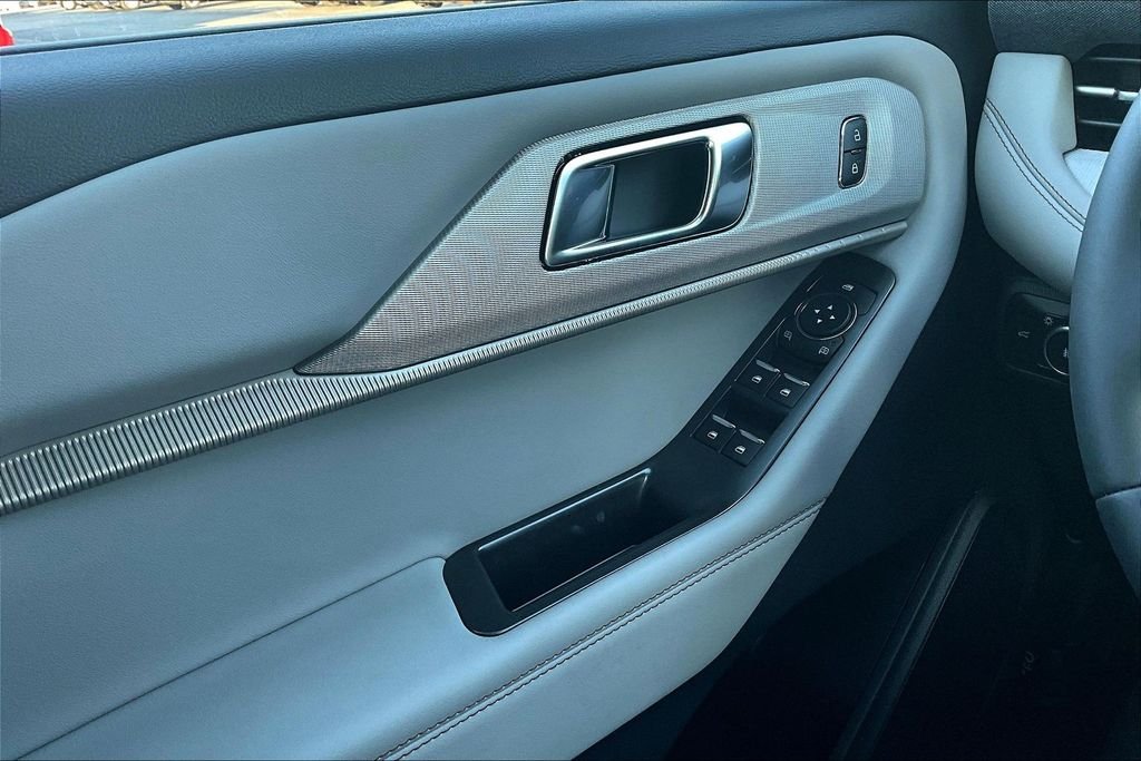 2026 Ford Explorer Active - Photo 37