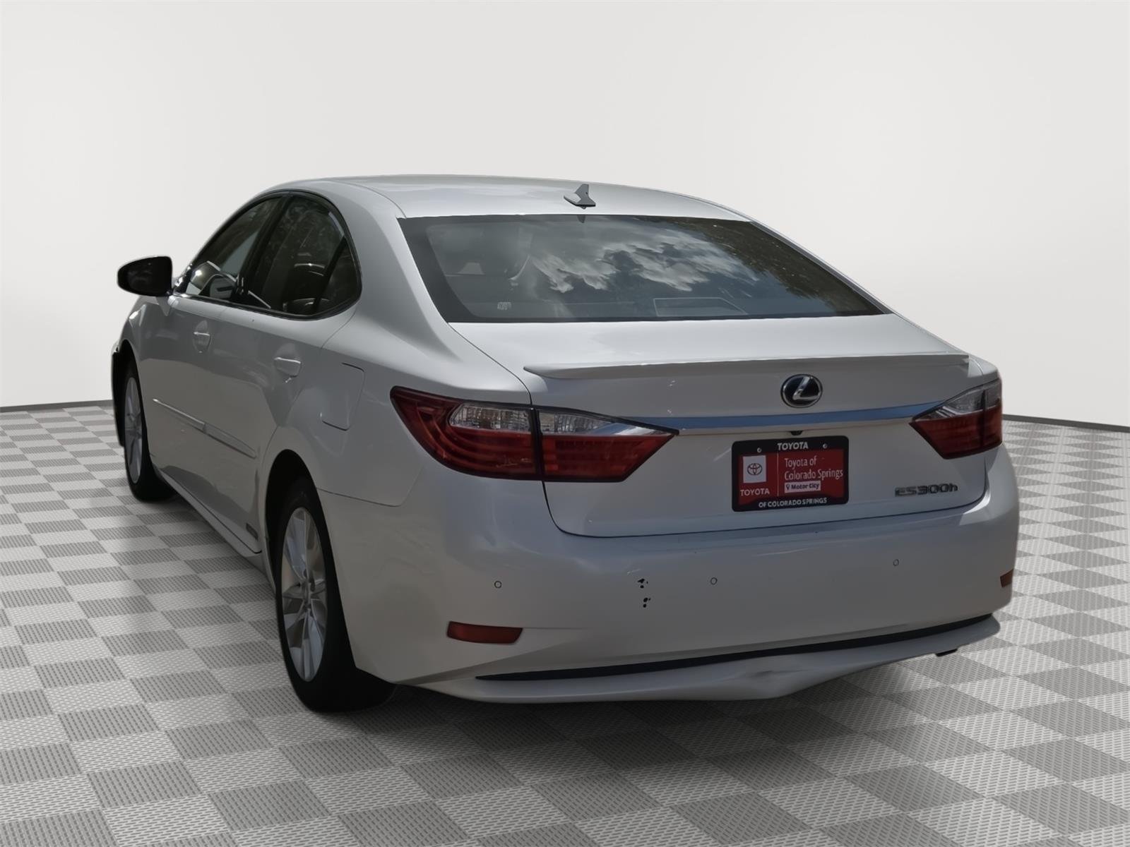 Used 2013 Starfire Pearl Lexus Hybrid image 11