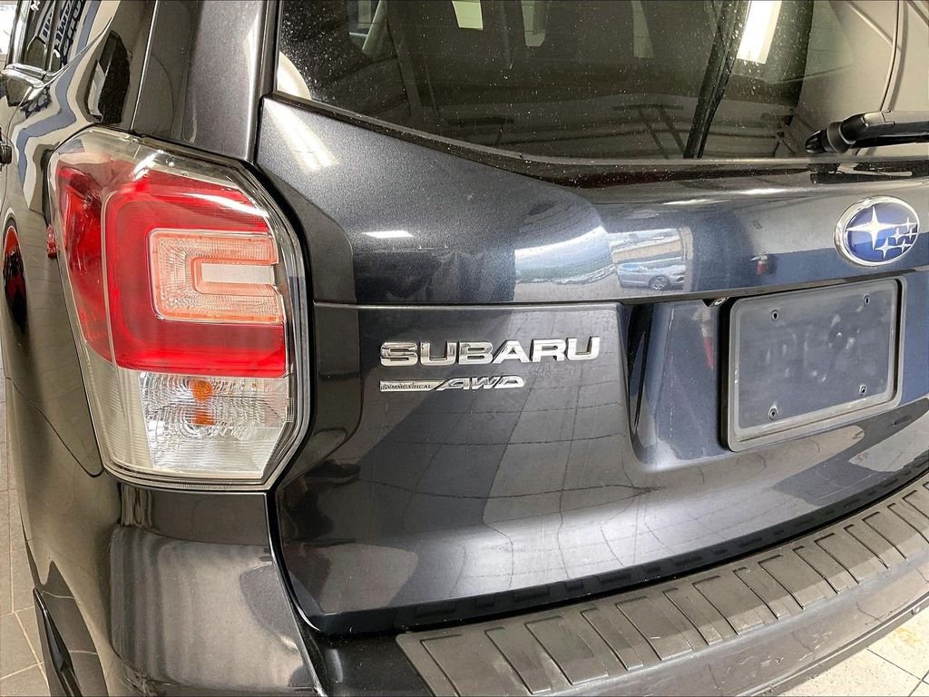 Used 2018 Gray Subaru 2.5i Touring image 28
