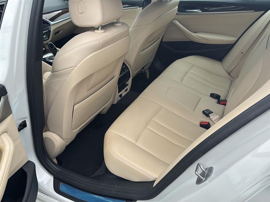 Used 2020 Mineral White Metallic BMW 530i xDrive image 9