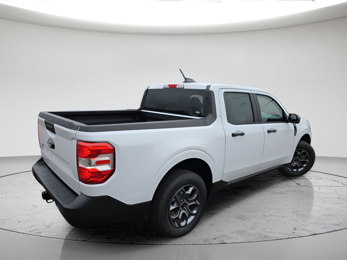 New 2026 Oxford White Ford XLT image 5