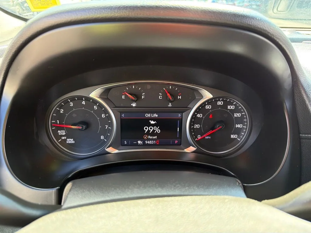 Used 2022 White GMC SLT image 37