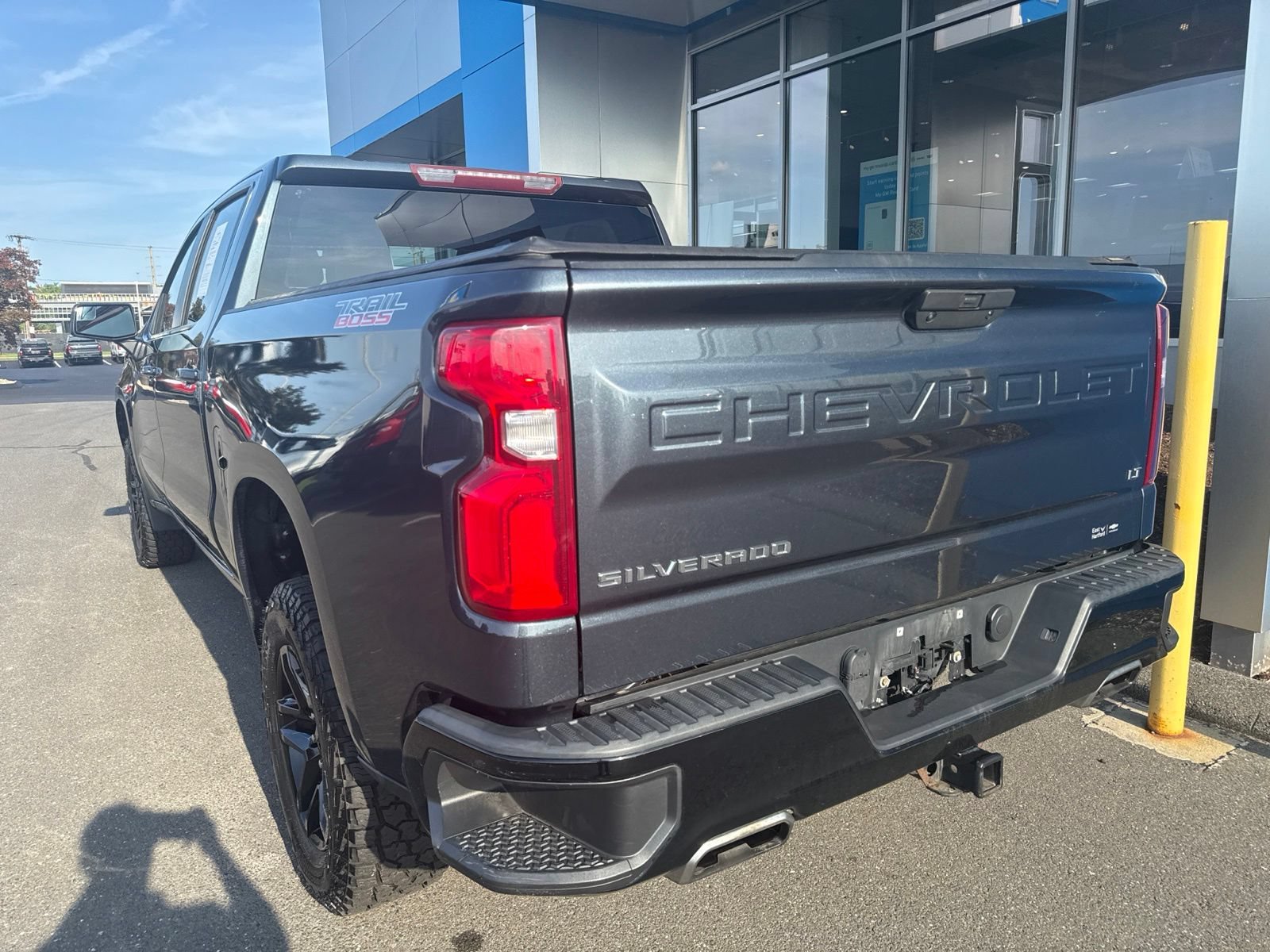 Used 2020 Shadow Gray Metallic Chevrolet LT Trail Boss with Convenience Package - Trailering Package image 8