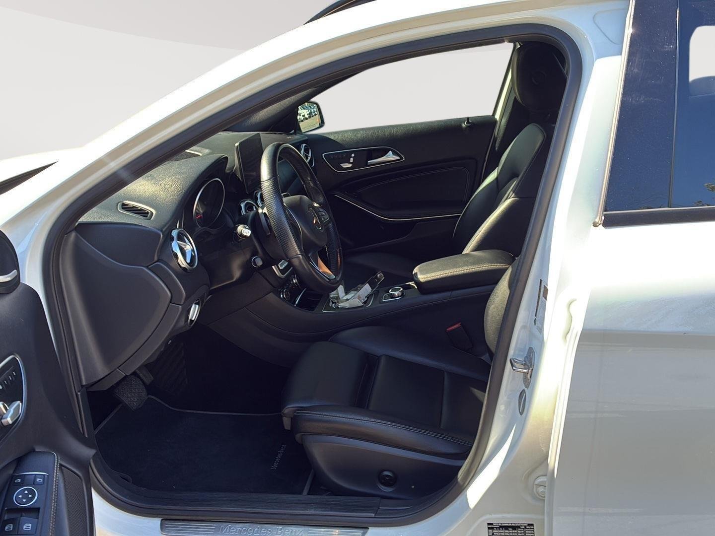 Used 2019 Polar White Mercedes-Benz GLA 250 image 29