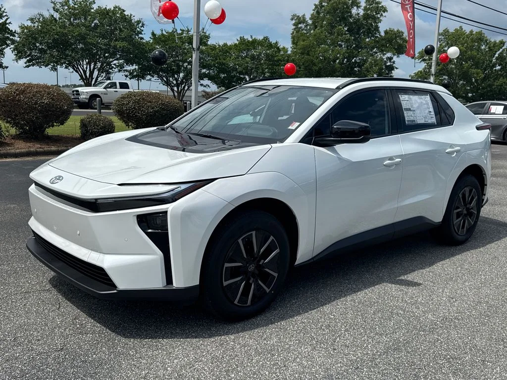 New 2026 Wind Chill Pearl Toyota XLE image 7