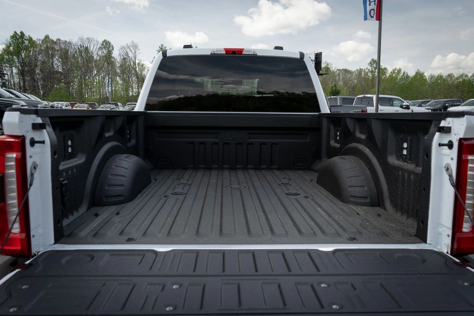 New 2026 Oxford White Ford F-350® XLT image 9