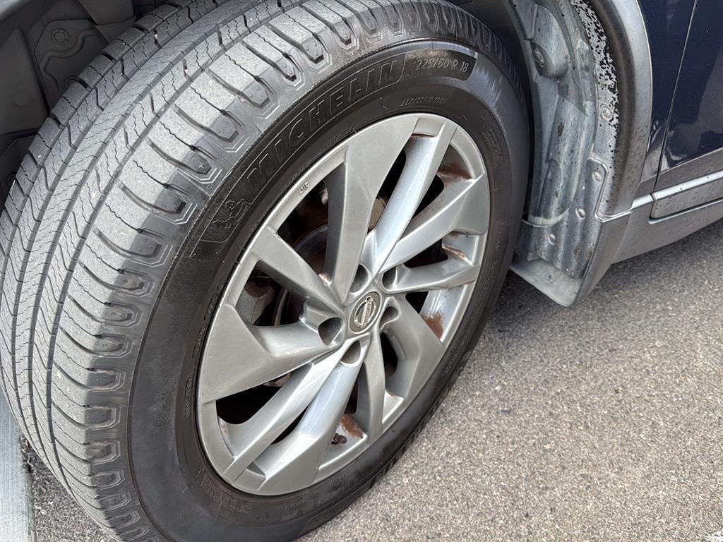Used 2015 Arctic Blue Metallic Nissan SL image 3