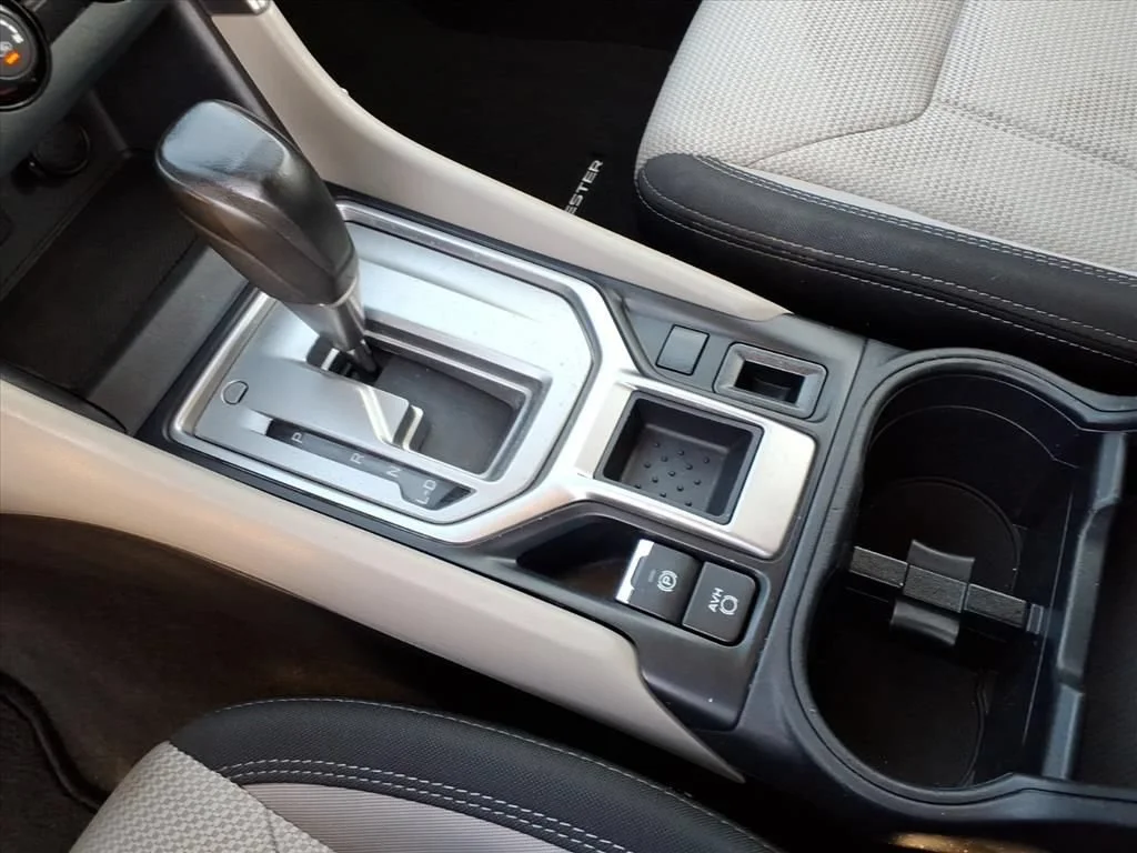 Used 2023 White Subaru  image 14