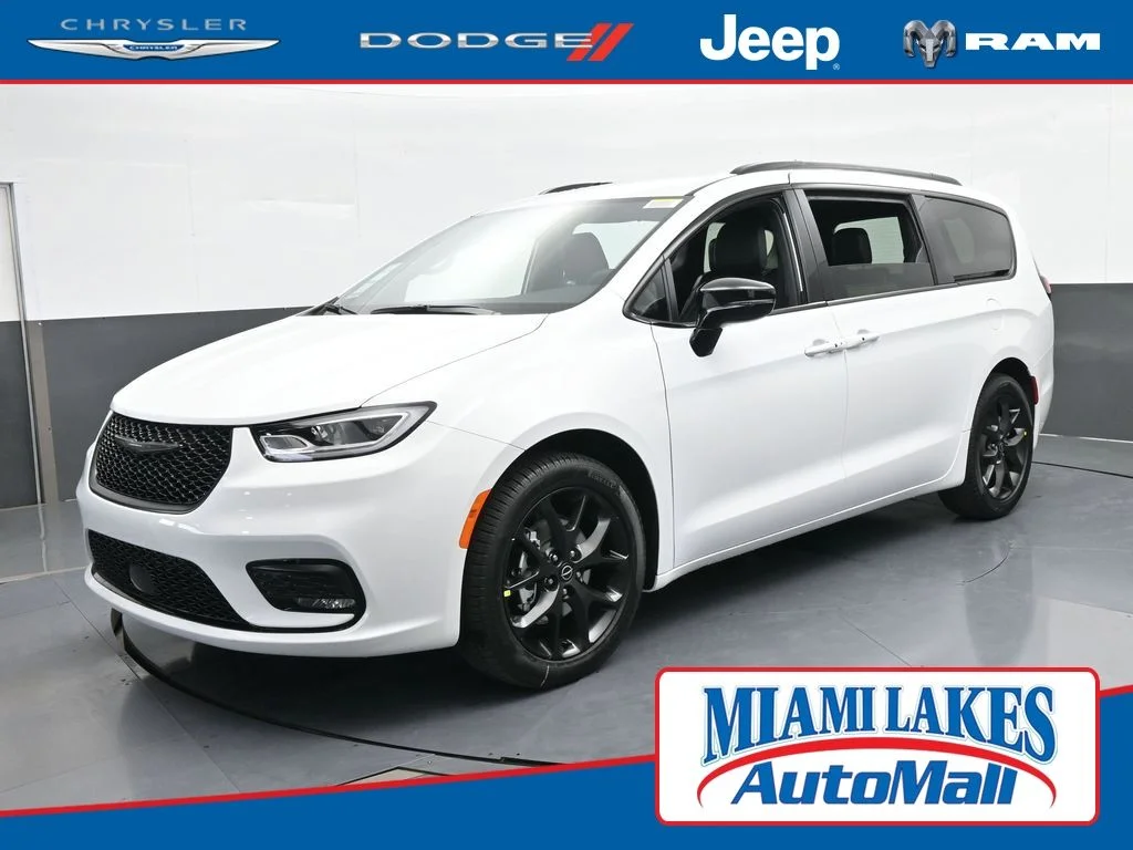 New 2026 Bright White Clear-Coat Exterior Paint Chrysler Select image 1