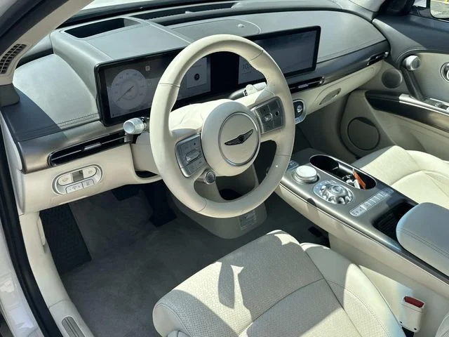Used 2023 White Genesis Advanced image 2