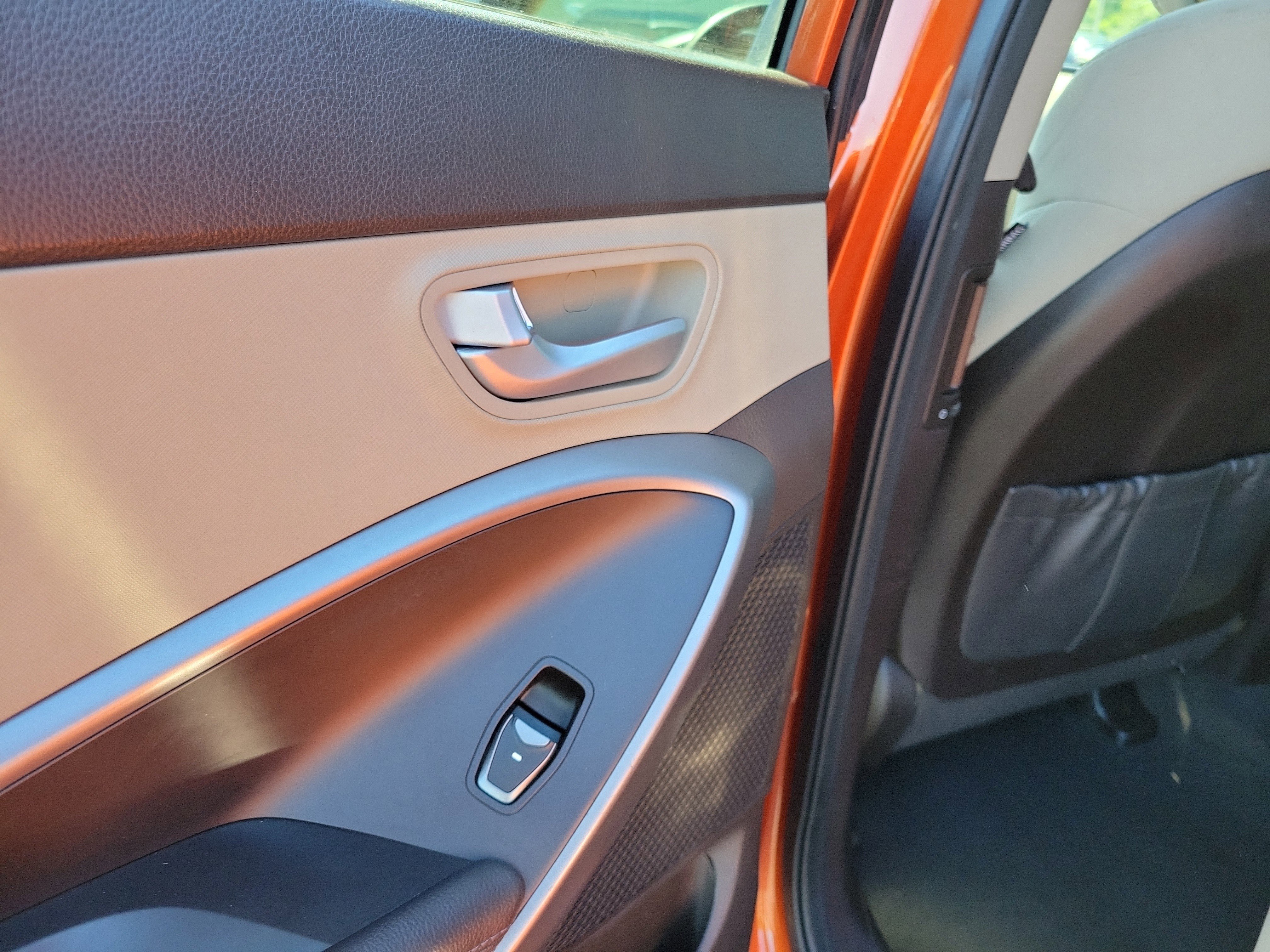 Used 2015 Canyon Copper Hyundai Base image 13