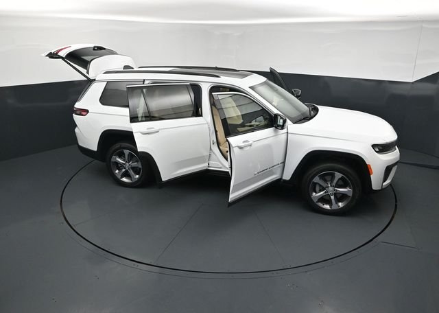 New 2026 Bright White Clear-Coat Exterior Paint Jeep Limited image 27