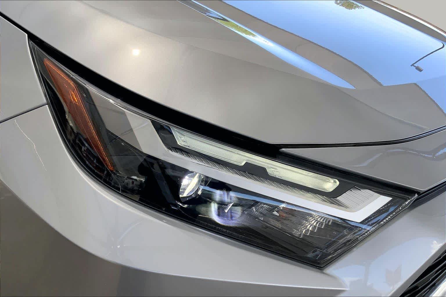 Used 2024 Silver Sky Metallic Toyota XLE Premium image 28
