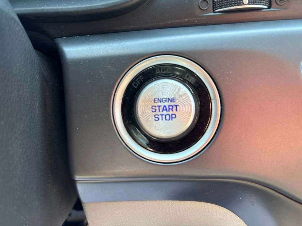 Used 2019 Silver Hyundai SEL image 25
