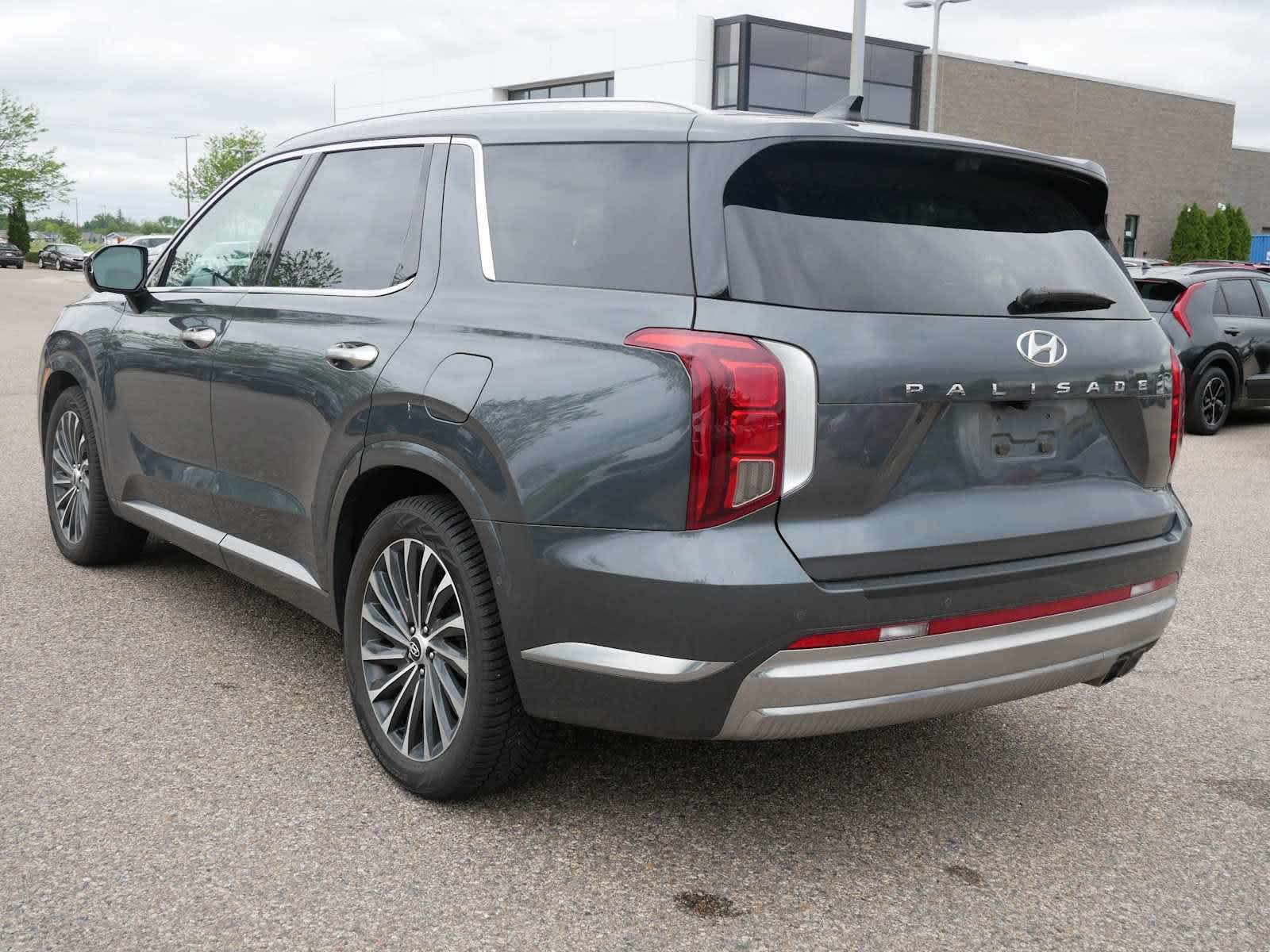 Used 2023 Hyundai Palisade Calligraphy with VIN KM8R74GE8PU512342 for sale in Mankato, Minnesota